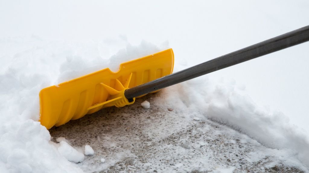 What Does a Snow Shoveling Service Include?